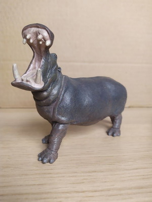 Фигура Хипопотам Papo 14 см като нова, ръчно рисувана