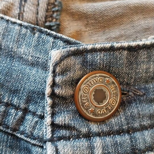 Attrattivo Capri Jeans medium like new, blue with impressive back pockets