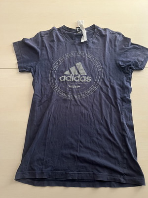 Adidas T-shirt medium, like new