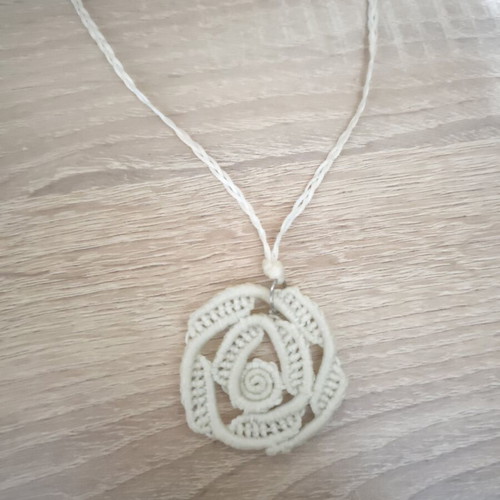 Macrame Rose Necklace White new