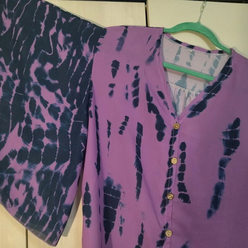 Tie dye shirt one size like new, dark blue and purple, batwing sleeve