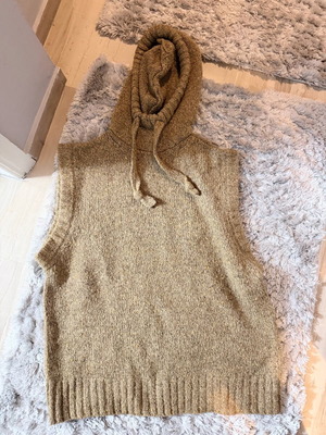 Zara Kazaka Back with Hood like new, oversized brown and gold