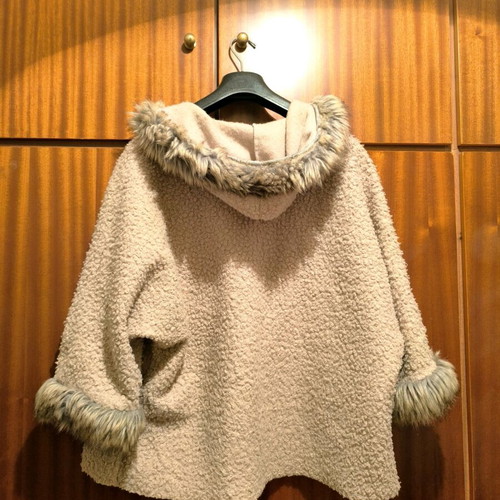 Cardigan used beige with hood, zipper and pockets, size M-L