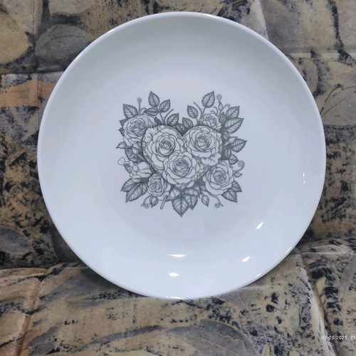 Porcelain plate new, 27 cm diameter
