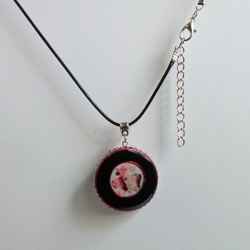 Handmade necklace new with round pendant in red and black