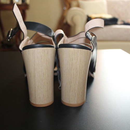 Vanessa Wu Heels with Thick Heel (No 39) - In Excellent Condition