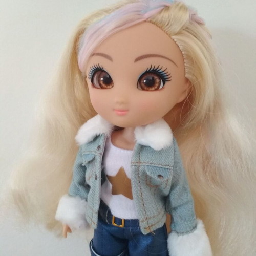 Unique Eyes Rebecca Total Look doll like new with 2 outfit sets