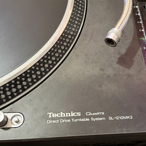 Technics SL-1210 MK2 turntable used, excellent working condition