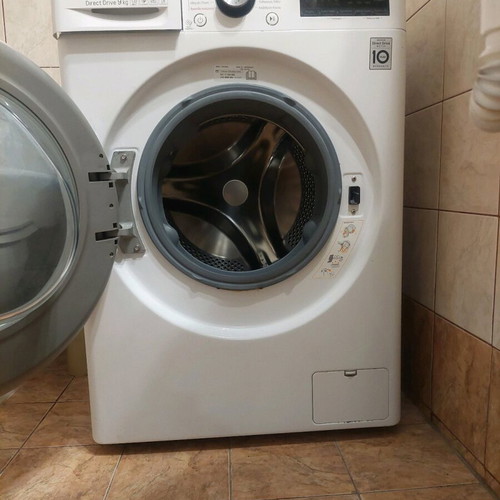 LG F4WV909P2 washing machine like new, 9 kg capacity