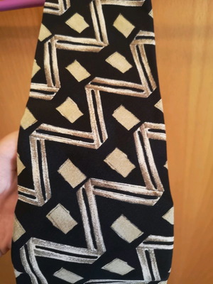 Γραβάτα Boss vintage μεταχειρισμένη με γεωμετρικά σχέδια, 100% μετάξι