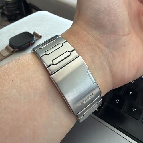 Fossil OLED JR-9465 watch like new, unisex, silver metal band