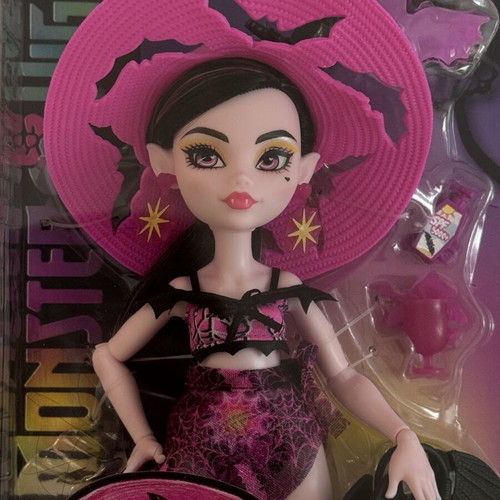 Draculaura G3 Scare-Adise Island doll like new