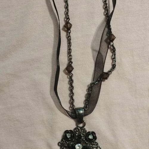 Gothic Victorian pendant necklace with organza ribbon and black stones like new