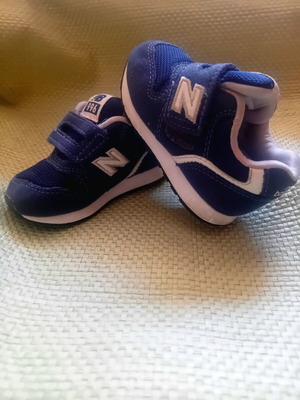New Balance kids shoes size 20.5, like new