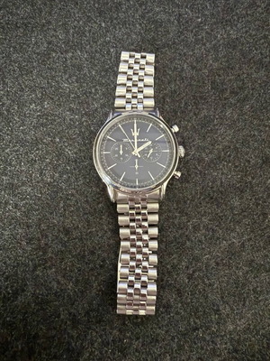 Maserati men's watch 42mm battery silver metal bracelet like new
