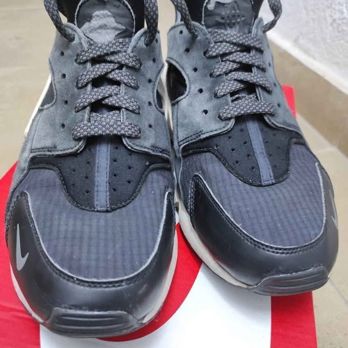 Nike Huarache athletic shoes used, size 42, black and white