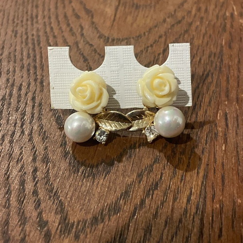 Pearl Rose Earrings new, unworn