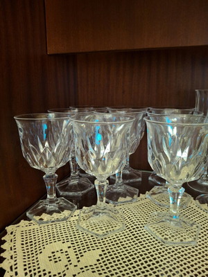 Wine glass set like new, 9 pieces