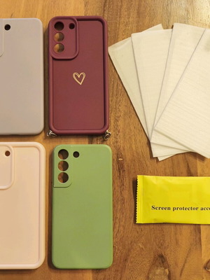Samsung Galaxy s22 phone cases new, 4 cases and 4 screen protectors