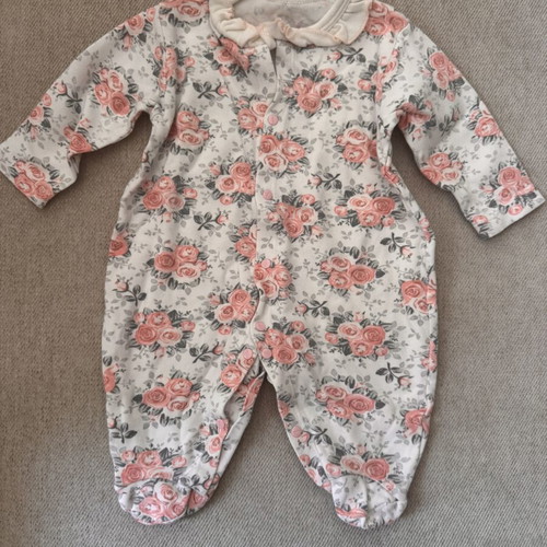 Baby rompers 0-3 months with hats like new, set