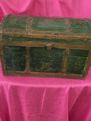Ξύλινο μπαούλο με θολωτό καπάκι σαν καινούργιο, 19ος αιώνας, πράσινο