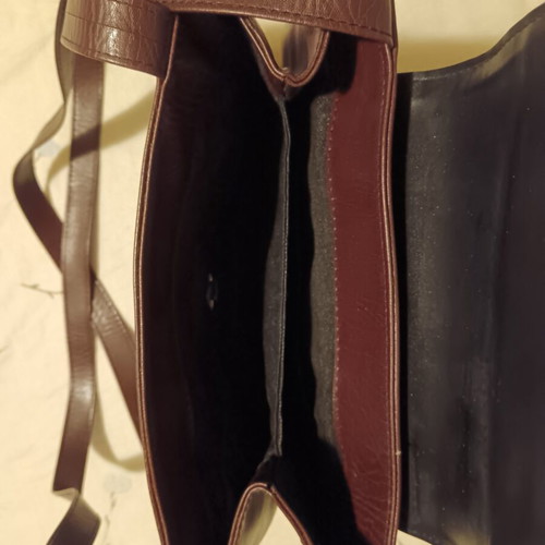 Women's brown shoulder bag with three inner compartments