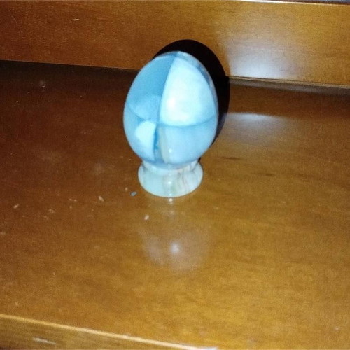 Marble decorative eggs like new, set of 3 with alabaster base