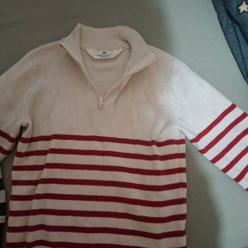 H&M sweater like new with zipper, white and red, for ages 3-4
