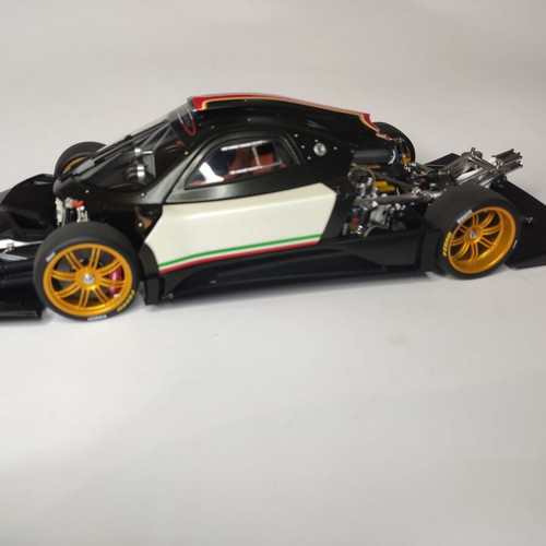 Metal model Autoart Signature Pagani Zonda R scale 1:18 new