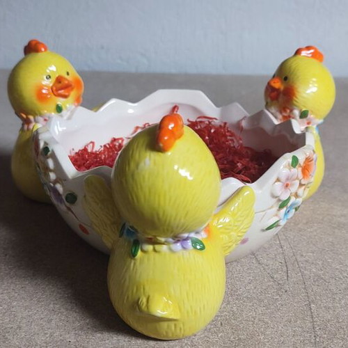Easter decorative bowl like new