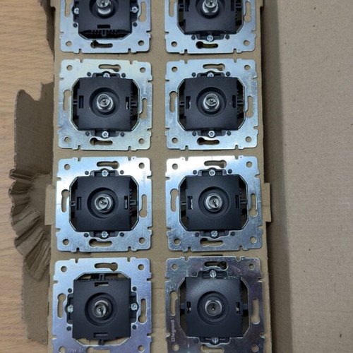 Legrand antenna sockets new, pack of 9