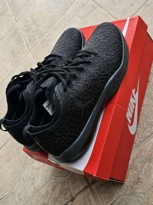 Jordan athletic shoes like new, size 47.5, black