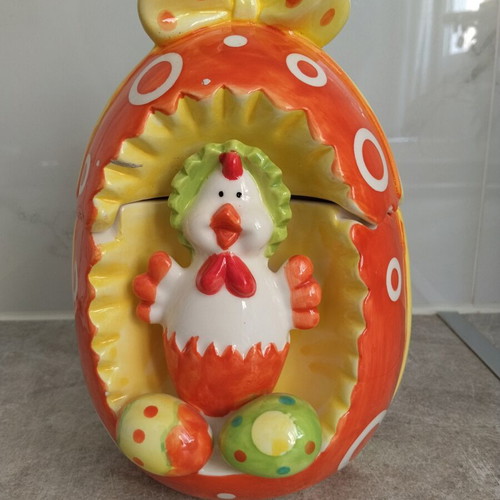 Easter ceramic container 21cm like new, egg-shaped cookie jar with chick figure