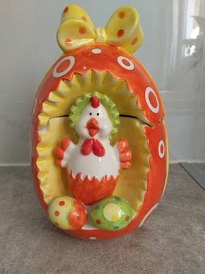 Easter ceramic container 21cm like new, egg-shaped cookie jar with chick figure