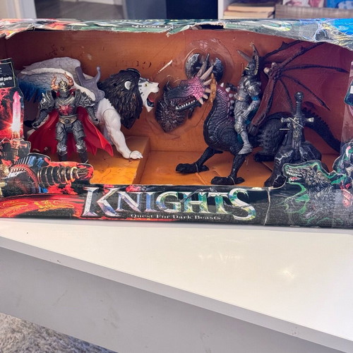 Knight Quest for Dark Beasts figures like new with damaged packaging