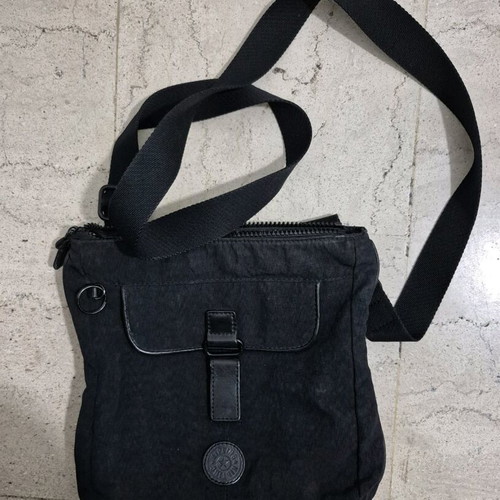 Kipling crossbody bag black used in good condition