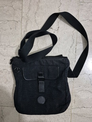 Kipling crossbody bag black used in good condition
