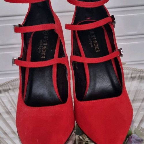 Red stiletto pumps new, size 38, comfortable design