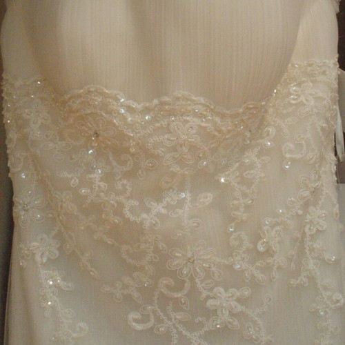 Pronovias wedding dress ivory color like new