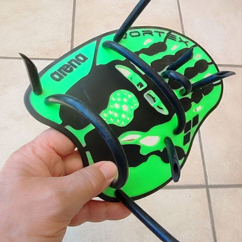 Arena Vortex Evolution Swim Paddles size M like new
