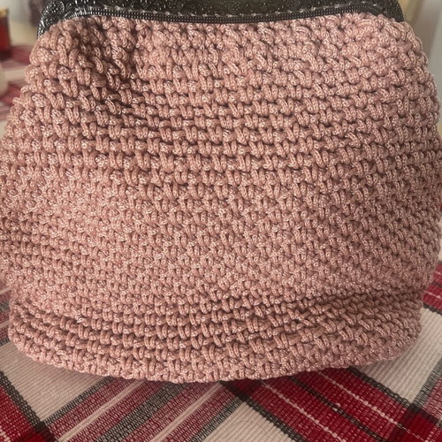 Handmade bag in pink dusty apple like new with clasp and chain