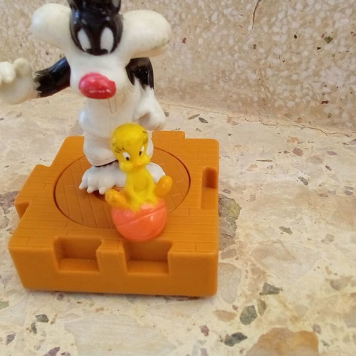 Space Jam Looney Tunes McDonald's toys used, 2 pieces