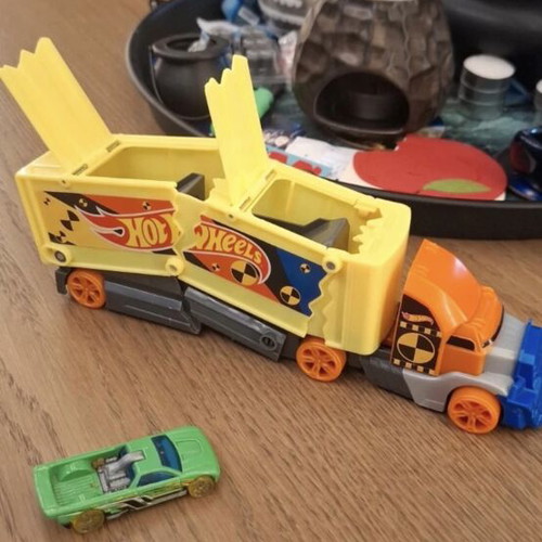 Hot Wheels small truck like new