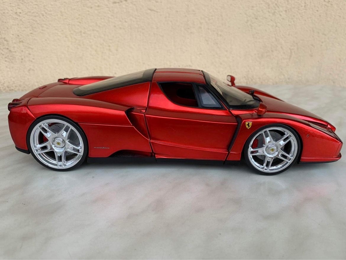 Ferrari Enzo 1:18 scale model like new,… - € 500,00 - Vendora.cy