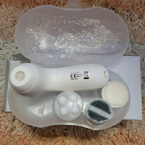 Avon Face Cleanser Brush Set new