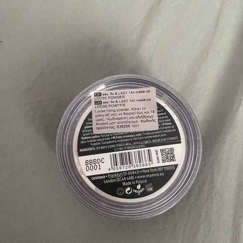 Essence Fix & Last Loose Powder like new, matte, waterproof