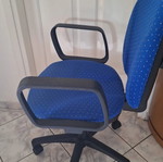 Adjustable office chair with armrests