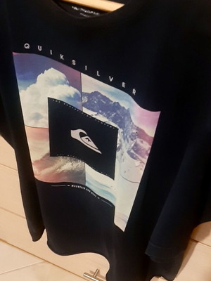 Quiksilver μπλούζα T large, βαμβακερή, σκούρο μπλε με στάμπα