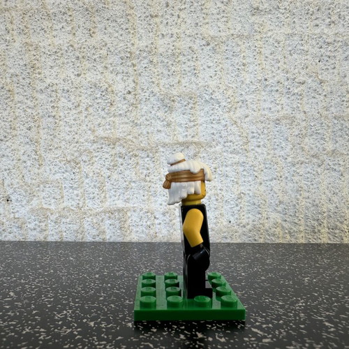 Lego Ninjago Wu Teen Sensei Wu minifigure like new, Dragon Hunter Disguise