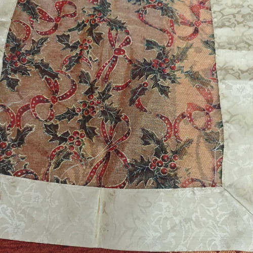 Christmas small tablecloth like new